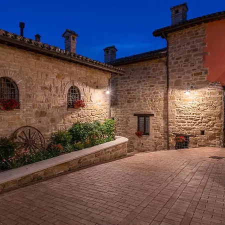 Beautiful In Camerino With Outdoor Swimming Pool, Wifi And 2 Bedrooms Holiday home *