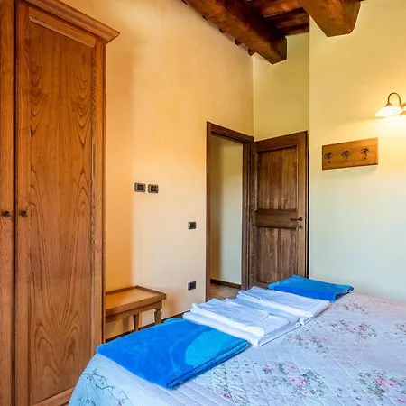 Beautiful In Camerino With Outdoor Swimming Pool, Wifi And 2 Bedrooms Casa vacanze