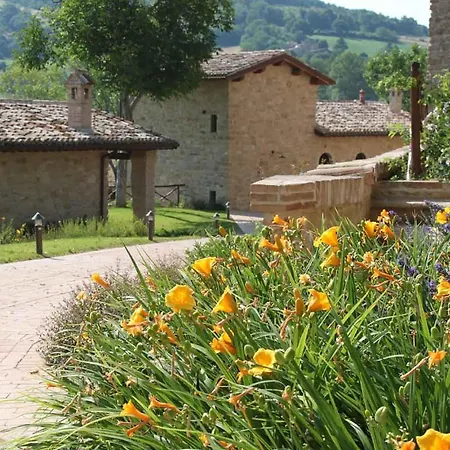 Beautiful In Camerino With Outdoor Swimming Pool, Wifi And 2 Bedrooms Crispiero