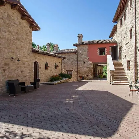 Beautiful In Camerino With Outdoor Swimming Pool, Wifi And 2 Bedrooms Casa vacanze Crispiero